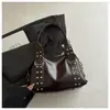 Bolso de mano cuadrado pequeño de moda estilo coreano transfronterizo para mujer, nuevo modelo otoño 2026, bolso de hombro de lujo ligero tachonado, bolso versátil para el antebrazo
