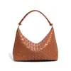Bolsa de Mão Feminina Nova Tendência Transfronteiriça, Bolsa de Palha Tecida Pura Feita à Mão, Bolsa de Ombro/Axila Fashionável e Estilosa, Bolsa Versátil para o Dia a Dia