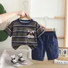 Conjunto de Verão para Meninos Nova Moda Bebê Verão Crianças Listrado Fino Cabeça de Cachorro Bolso Manga Curta Conjunto de Duas Peças