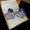 Aretes de Flor con Diamantes Esmeralda y Aguja Plateada, Lujo Ligero, Gama Alta, Aretes Exquisitos, Aretes de Moda para Mujer, Diseño de Nicho
