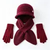 Conjunto de três peças para mãe para outono e inverno: novo chapéu de tricô floral com pelo de coelho, cachecol e luvas para aquecimento e proteção das orelhas