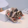 Sandalias Blandas de Moda para Niños 2026 Verano Nuevas Ligeras de Velcro Punta Abierta Zapatos de Playa para Niños Sandalias para Estudiantes