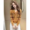 Roupa casual e relaxada estilo coreano para o outono 2026, novo modelo, top tipo xale cinza extremamente bonito