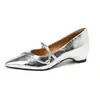 Versión de piel de oveja~Zapatos de salón poco profundos de punta fina plateados de estilo francés elegantes para mujer con tiras cruzadas, zapatos Mary Jane versátiles que aumentan la altura para la primavera