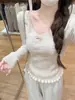 Blusa base feminina de renda com decote V acinturada, doce e picante, coleção outono e inverno primavera, suéter de tricô com laço, camada interna