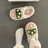 Chinelos peludos femininos para outono e inverno, com sola grossa, que aumentam a altura, bico fechado, de algodão, modelo novo 2024, quentes, com sola macia, calçados de calçar