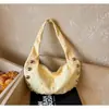 Bolsa de ombro feminina transfronteiriça moderna estilo coreano com tachas, nova bolsa versátil de grande capacidade estilo bolinho, bolsa de axila fashion
