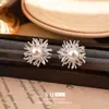 Brincos de Pérola Fogos de Artifício Deslumbrantes Cravejados de Diamantes Super Brilhantes, Brincos de Luxo Retrô Exquisitos e Elegantes, Acessórios de Orelha da Moda Europeia e Americana de Luxo Leve