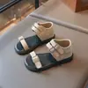 Sandálias Versáteis para Meninas Moda Francesa 2026 Verão Novo Fivela de Couro Sapatos Romanos Salto Plataforma Grosso Sandálias de Dedo Aberto