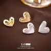 Pendientes vintage minimalistas cepillados de doble capa en forma de corazón, clips para orejas de disco de bobina de mosquito de alta gama de nicho europeo y americano, accesorios para orejas dulces y versátiles