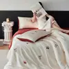 Conjunto de Verão Refrescante Classe A 60S Lenzing Tencel de Quatro Peças com Bordado de Laço Vermelho Capa de Edredom, Conjunto de Três Peças de Alta Qualidade