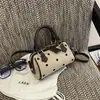 Bolsa de Almofada Portátil Moda Tendência Feminina 2026 Novo Estilo Bolsa de Mão Bola de Boliche Textura Fashion Bolsa de Ombro Único Transversal