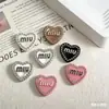 Accesorios de Joyería Coloridos Pequeños de Fragancia Corazón Miu Materiales Hechos a Mano DIY Funda de Teléfono Agujero para Broche Accesorios para Zapatos Venta al por Mayor