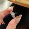 Anillo de Diamante Cuadrado Copo de Nieve de Estilo Princesa de Alta Gama de Lujo Ligero Incrustado con Exquisito Nicho Simple de Industria Pesada Versátil Anillo de Dedo de Comida de Celebridad