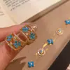 Nuevos Pendientes de Flor de Esmalte Azul Estilo Chino para Mujer, Pendientes Geométricos Huecos en Forma de U de Nicho Exquisitos, Tachuelas Ligeras de Lujo para el Trabajo