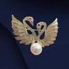 Exquisito Broche Doble Cisne Full Diamante para Mujer, Elegante de Moda, Diseño de Corsage de Perla, Pin para Traje, Accesorios para Abrigo