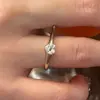 Anillos de Corazón de Metal Vintage en Capas Desgastadas, Anillos Apilables Flotantes con Índice de Diamante Brillante, Diseño de Nicho
