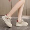 [Personalizado] K1722 Novos Sapatos Brancos 2024 Outono Sola Grossa Estudantes Estilo Coreano Fashionável Casual Respirável Versátil