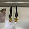 Zapatos Planos Bajos de Punta Fina con Camelia Estilo Retro para Mujer 2026 Nuevo Estilo Francés Piel Suave Tacones de Aguja Dorados