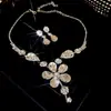 Conjunto de Brincos Quadrados Cravejados de Diamante e Colar de Duas Peças, Fashion, Leve, Colar Luxuoso e de Alta Qualidade, Conjunto de Joias Elegante e Versátil