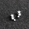 Brincos de três estrelinhas femininos de nicho, temperamento doce e requintado, pequena estrela de cinco pontas, todos combinando, mini brincos simples para viagem