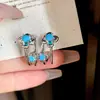 Nuevos pendientes de estilo europeo y americano con aguja de plata y detalles de diamantes en forma de cruz C, pendientes de diseño único, modernos y versátiles para el uso diario