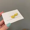 Brincos Amarelos Frescos e Simples de Esmalte com Bolinhas para Mulheres, Estilo Vintage, Tarraxas em C de Luxo Leve, Novos Modelos 2026 Acessórios de Orelha