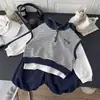 Conjunto de Tres Piezas con Chaleco con Capucha para Niños, Nuevo Estilo Primavera y Otoño 2026 Ropa Infantil, Atuendo Fresco y Elegante para Niños Primavera y Otoño