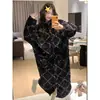 Pijama de forro polar coral para mujer, diseño dulce y retro a rayas, engrosado para abrigar, adecuado para otoño e invierno, se puede usar como bata o ropa de estar