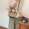 Bolso tote con acabado mate único, casual y versátil, nuevo bolso cubo 2026, bolso cruzado de gamuza retro y moderno