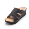 Comercio exterior Europeo y Americano Zapatos gruesos de PU para exteriores tipo mamá para mujer, sandalias transfronterizas, pantuflas de cuña retro caladas, deseo