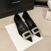 Tacones Altos de Puntiagudos de Gamuza con Hebilla Cuadrada de Pedrería para Mujer 2026 Nuevo Estilo Zapatos de Salón de Tacón Fino Bajo Suela Suave Cómodos