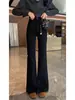 Calça jeans flare preta de cintura alta forrada com fleece para mulheres, novo estilo outono/inverno 2026, corte solto, emagrecedora, com efeito de caimento, calça boca de sino comprimento total