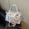Bolso Boston de primavera 2025, nuevo diseño moderno de nicho, bolso bandolera informal y portátil, bolso bandolera de seda con pañuelo.