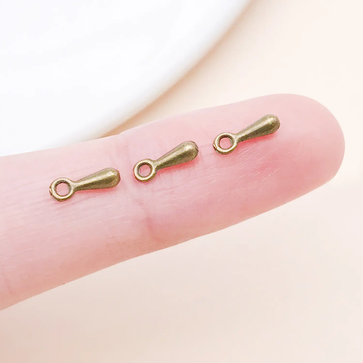 25350-DY-古青色锌合金水滴挂件水滴尾珠7x2.5mm