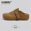 Ilustración Global Zapatos Birkenstock para Hombre 2026 Nueva Moda de Primavera Zapatos Cerrados de Punta Medias Zapatillas sin Cordones Estilo Old Money