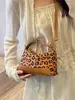 Bolsa casual de nicho para mulheres, novidade do início do outono de 2026, bolsa transversal vintage de cor sólida, bolsa de ombro/axila personalizada para o dia a dia