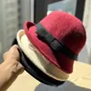 Chapéu de feltro de lã estilo Hepburn com aba redonda para mulheres outono e inverno casual versátil estilo garota rica faz o rosto parecer menor chapéu balde moderno