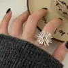 Anillo de Fuegos Artificiales Exagerado para Mujer Línea Irregular Hueca de Gama Alta Personalidad Tendencia Estilo Ins Nuevo Producto Joyería