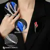 Broche de Flor de Tulipán Rojo Pintado con Circonita Micro Pavimentada, Gama Alta, Lujo Accesible, Exquisitos Accesorios de Solapa para Chaqueta
