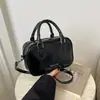 Bolso Pequeño Cuadrado de Mano Moda Simple para Mujer 2026 Verano Nuevo Bolso de Hombro Único con Lazo de Perlas Bolso Cruzado de Moda