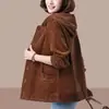 Jaqueta Feminina de Veludo Cotelê Nova para Primavera e Outono de 2026, Blusa Fina com Capuz e Botões na Moda para Mães de Meia-Idade e Idosas