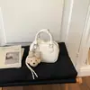 Bolsa de Boliche Portátil de Nicho para Mulheres Nova Moda Primavera 2026 Bolsa de Ombro Transversal Bolsa de Mão Pequena Exquisita Bolsa Almofada