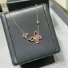 Collar Mariposa Gradiente Grande Diamante Rosa Diamante Azul Trébol de Cuatro Hojas Completo en Diamantes Exquisito Cadena para Clavícula Venta al por Mayor Fábrica Transfronteriza