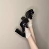 Mocasines de plataforma impermeables británicos de suela gruesa de charol negro con tacón grueso, nuevos versátiles con hebilla de torre para mujer primavera y verano 2025