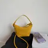 Bolsa de almuerzo de nicho estilo coreano, acabado mate de moda, bolso de mano para mujer, bolso de hombro, bolso cruzado versátil con un toque de alta gama