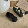 Tênis infantil coleção primavera e outono 2026, sapatos casuais para meninas, design com biqueira de concha, para crianças de tamanho médio e grande, tênis de treino alemão, sapatos casuais para meninos