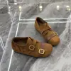 Zapatos Mary Jane de gamuza de moda para mujer, colección otoño 2026, punta redonda, detalle de hebilla, tacón bajo y diseño inspirado en Birkenstock estilo hebilla