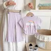 Conjunto de Verão para Meninas Estilo Coreano Camiseta de Manga Curta e Calça Flare Conjunto de Duas Peças Estampa Fofa Cordão Tendência Roupas Infantis Novo Estilo