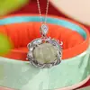 Yuebao Joyería Jade Hetian Natural Plata Pura S999 Peonía Roja del Sur Colgante Tallado Atmósfera Étnica Colgante Personalizado